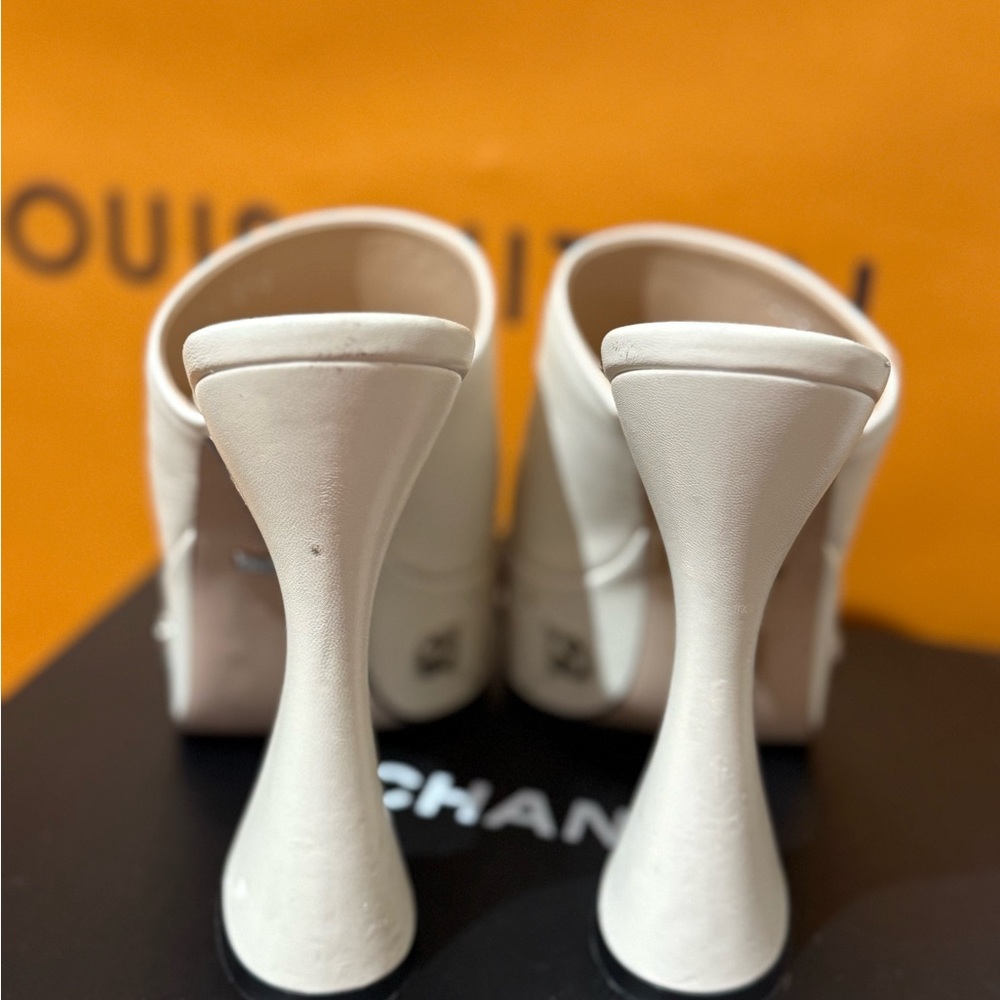 Gucci White Women's Sandals